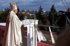 Więcej o: Około 10 tysięcy uczniów, nauczycieli, katechetów i dyrektorów z 240 przedszkoli, szkół podstawowych oraz ponadpodstawowych noszących imię Jana Pawła II, przybyło 10 października na Jasną Górę.